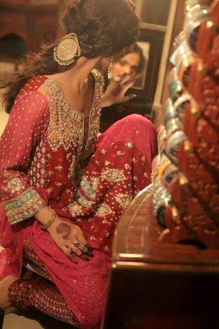 یہ اکیلی ۔۔۔ اداس بنجارن !
اپنے گاؤں کی اپسراؤں میں ۔۔۔
خوبصورت ترین لڑکی تھی ۔۔۔