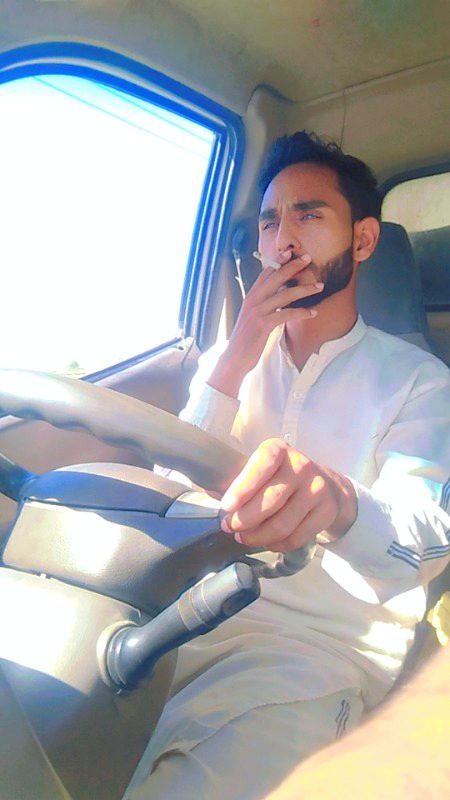 اچھے برانڈ کا سگریٹ پیئیں، کم لوگوں سے تعلق رکھیں، تیز رفتار سواری میں میوزیک سنیں، بے وقت سوئیں اور بے وقت جاگیں، جیب میں پیسے گِنے بغیر رکھیں، نصیحت ایک کان سے سنیں دوسرے سے نکال دیں، اپنے رقیب سے کھل کر نفرت کریں مگر ایک بندے/بندی سے محبت ضرور کریں اور محبت میں بے شرمی کی حد تک اسے پیار کریں۔ اس کے خیالوں میں کھوۓ رہنا ہی خوبصورت زندگی ہیں۔☺️🥀❤️