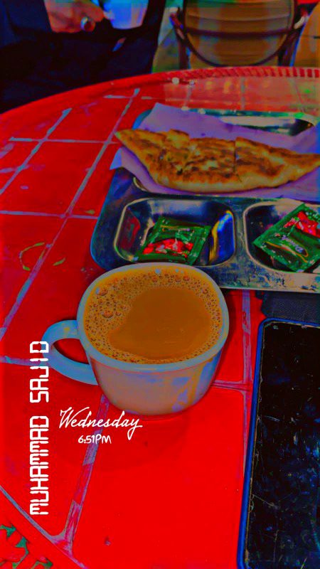 میں چائے کے  بنا ایسی ہُوں۔
جیسے اتوار کے دن ویران سکول۔۔۔🥀☕
