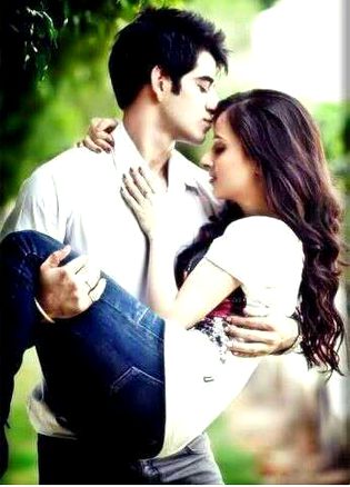 Meri dil b katn pagla hai ye tu pyra tume sa krta hai💗💗