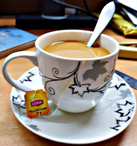 جن کا نعم البدل نہیں مُمکن
چائے اُنہیں میں شُمار ہوتی ہے