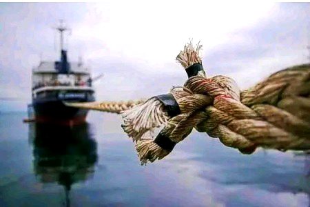 بَاندھ رَکھا ھے تِیری یاد نے ماضی سے مُجھے..!!ورنہ گُزرے ہُوئے لمحات میں کیا رکھا ھے..!! 💔