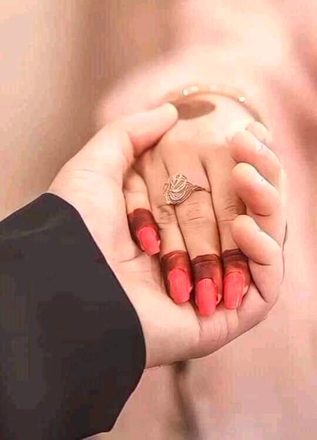 تیرے ہاتھ میں میرا ہاتھ ہو
منزل لا علم ہو،،،، اور  طویل سفر ہو�