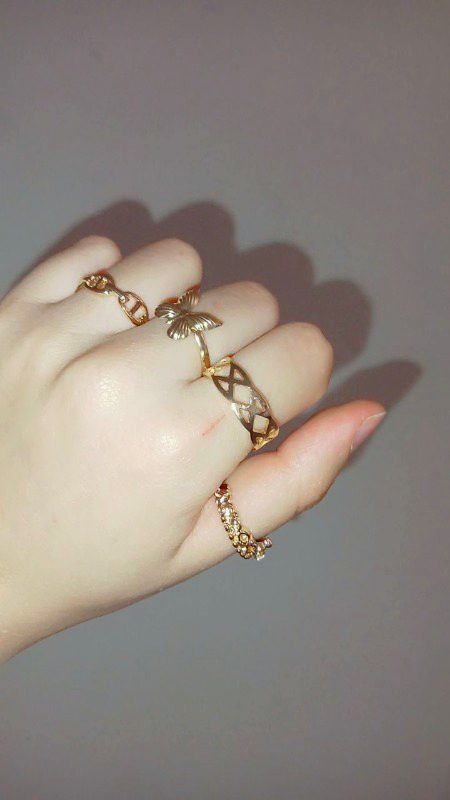 tum zamane ki raah se aa.e
varna sidha tha rasta dil ka