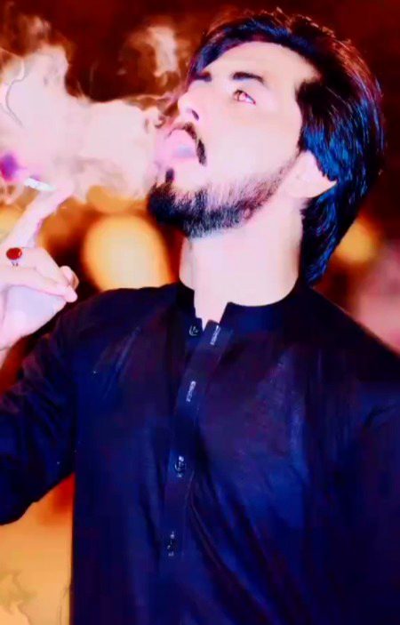 قیمتیں گر گئیں محبتوں کی،،،
JiGaar🙈
آؤ نشے کا کاروبار کرتے ہیں...
😥💔😥