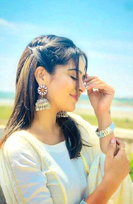 کبھی یوں بھی ہو سر بزم-وہ مجھے کہے کہ غزل سنا ۔ میں غزل غزل میں اسے یہ کہوں میرا کوئی نہیں ہے تیرے سوا