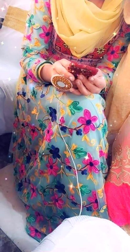 تم یاد نہیں کرتے تو ہم گلہ کیوں کریں
خاموشی بھی اک ادا ہے محبت کو نبھانے کی
ہم کسی کے نخرے نہیں پسند کرتے
محبت کے بدلے محبت ورنہ خدا حافظ