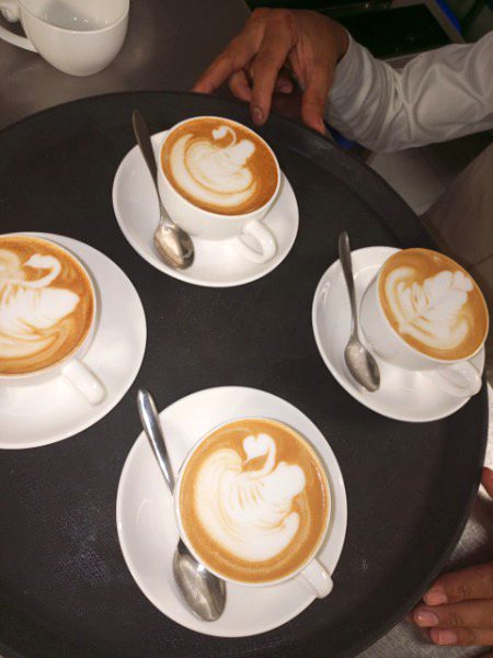 بہت خوبصورت ہوتے ہیں وہ لوگ
جو سمجھتے بھی ہیں اور سمجھاتے بھی ہیں۔🙂🥀