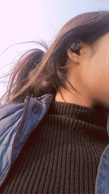 sar pe ehsan raha be-sar-o-samani ka
khar-e-sahra se na uljha kabhi daman apna