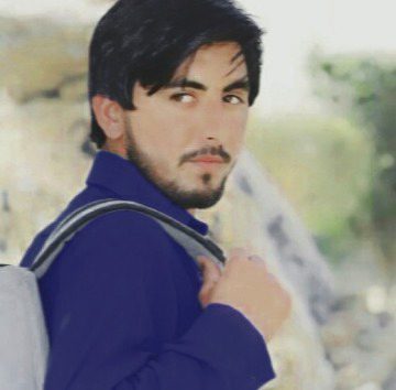 طبیعت میں اپنی اک گہرا راز ہے۔۔
😴چاند😴
سواۓ میرے مجھے کوئی نہیں جانتا۔🖤