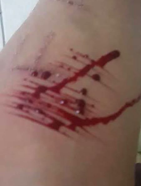 انتظارِ یار میں زندہ ہے خدایا ورنہ 
کون جیتا ہے دنیا میں تماشا بن کر