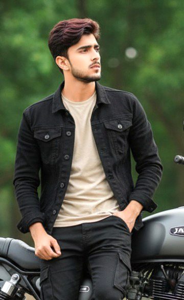 Asman ka har farishta
Hazrat Umar bin Khattab ki
Izat krta hai or Zameen ka
har Shetan Umar k khof se larazta hai💯.