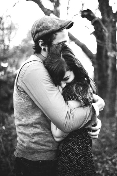 تُو جو آئے تو اسے مل کے سمیٹیں دونوں.
مجھ اکیلے سے کہاں ہجر سنبھالا جائے🔥 Mahii 💔