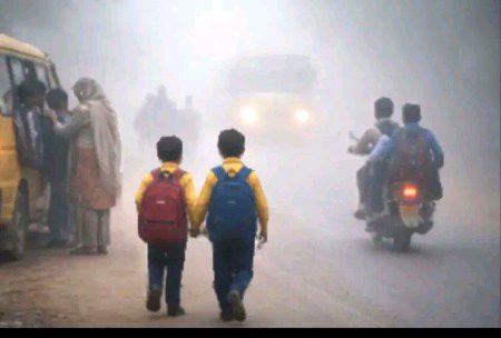 وہ لوگ کہاں ہیں جو چاند تارے توڑ کر لاتے ہیں
مجھے ان سے سورج چاہیے
 😩🤧
ٹھنڈ بہت ہے 🙄🤭