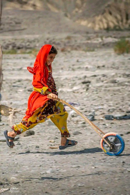 کسی غریب قبیلے کی آبرو کی طرح،
ہمارا  درد کسی درد میں شمار نہیں۔