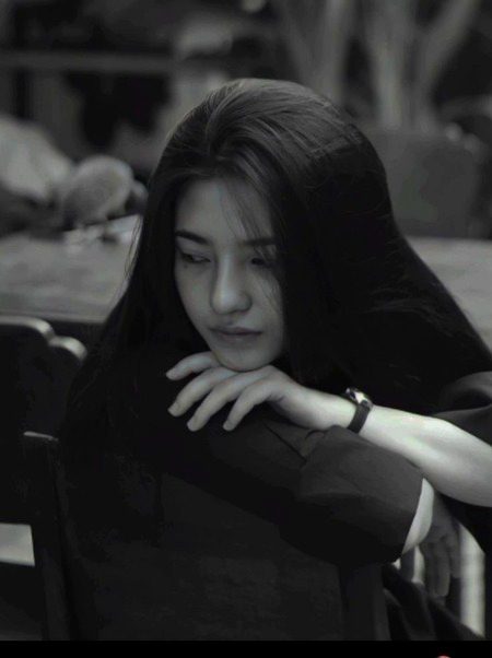 _یہ بد مزاجی بہت بعد میں ملی ہم کو_
_کبھی جہاں میں کھنکتا تھا قہقہہ ہمارا.💐🫠🫀🖇️_