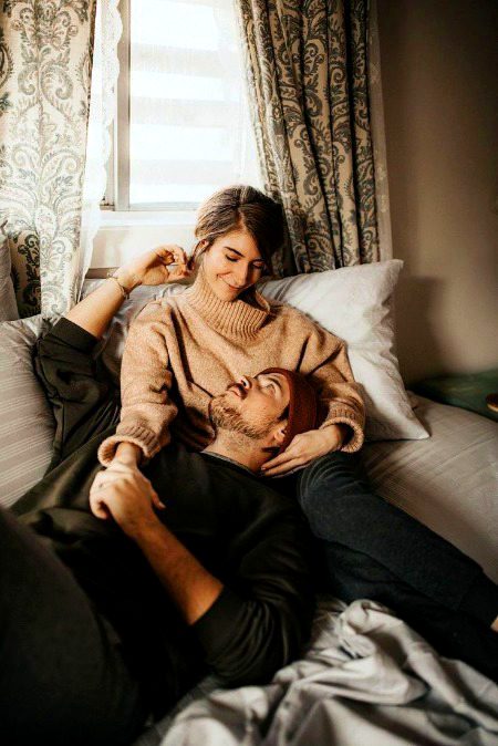 : محبت کیا ھے اہل علم جانیں ہمیں عادت تمہاری ہو گئی ھے