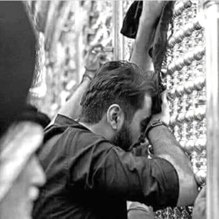 کہنے لگی
میں اب تمہیں اتنى آسانى سے ملنے والى نہیں، 
مجهے حاصل كرنے كے لئے تمہیں مزاروں پہ دهاگے باندهنے پڑيں گے منت کا کالا دھاگہ ہاتھ میں باندھنا پڑے گا اور  منت كے چراغ جلانے پڑيں گے، 
اپنی تسلی کی خاطر درگاہ کی چوکھٹ پر دیا جلا کر پیڑ کی ہر ٹہنی پہ رنگ رنگ کے دھاگے باندھنے پڑیں گے، 
سالوں در بدر پھرنا پڑے گا،  
اور پھر کیا پتہ خدا کو تم پر ترس آ جائے 
اور وہ تمہاری منت کو تمہارے کالے دھاگے کو اور تمہارے جلائے دیوں کی طرح روشن کر دے۔💔
اور پتا ہے میں تب سے ہاتھ میں کالا دھاگہ باندھے اس معجزے کے انتظار میں ہوں 🙂💔