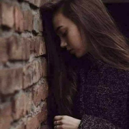 ﺩﯾﻮﺍﺭﯾﮟ ﺻﺮﻑ ﮐﻤﺮﻭﮞ ﮐﯽ ﻧﮩﯿﮟ ﮨﻮﺗﯿﮟ۔۔ ﺩﻝ ﮐﮯ ﮔﺮﺩ ﺑﮭﯽ ﮨﻮﺗﯽ ﮨﯿﮟ ۔۔ﮐﺌﯽ ﺧﻮﺍﺏ ۔۔ﺍﻭﺭ ﮐﺌﯽ ﺧﯿﺎﻝ۔۔ ﺍﻧﮩﯽ ﻣﯿﮟ ﻗﯿﺪ ﺭﮦ ﺟﺎﺗﮯ ﮨﯿﮟ۔۔۔