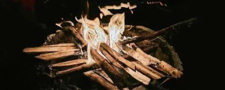 بےشک صبر کے بعد سب سنبھل جاتا ہے، لیکن صبر کرنے سے صبر آ جانے تک کے سفر میں کئی بار انسان بکھر جاتا ہے🍁