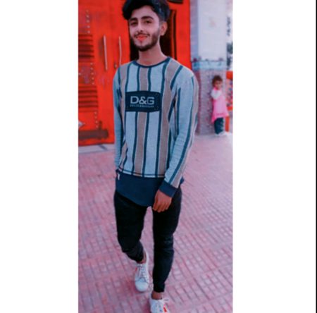 زندگی  ڈھیر  تقاضون کا بھرم  رکھتی  ہے  
میں  گزارو  نہ  گزارو  یہ  گزر جاۓ گی