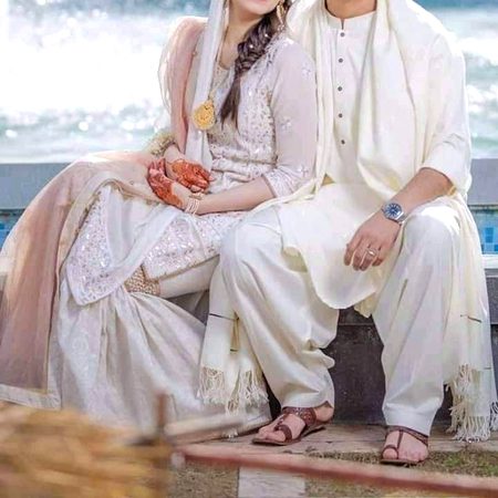 کھونا اور پانا محبت نہیں ہوتی 
محبت تو بس محبت ہوتی ہے🥀
ادب ہوتا ہے احترام ہوتا ہے
کسی کی پُکار پر لبیک ہوتا ہے 🖤✨