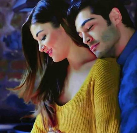😍😍Ek tUm Or Ek Mohabbat thumri😘😘bS in do Lafzon ma ha dUniay hamri😍😍🙈