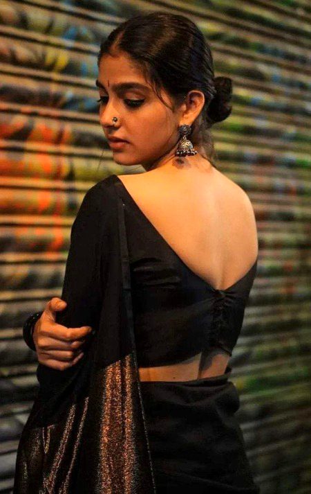 وہ کتنے دن سے بھوکی ہے، بیمار ہے، مر گئی ہے۔ کوئی نہیں جانتا! وہ کس سے ملتی ہے، کہاں جاتی ہے، کتنی بدکردار ہے سب جانتے ہیں...