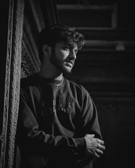 بس یہ دیکھنے کو کہ تمہاری آنکھوں می.. میرے لئے کتنی محبت رہ گئی ہے, میں تمہیں دوبارہ دیکھنا چاہتا ہوں۔💔Unzii🥀