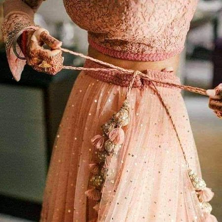 *مجھے کیا پتا تم سے حسین کوئی ہے یا نہیں* 
 *تمھارے سوا کبھی کسی کو غور سے دیکھا ہی نہیں*