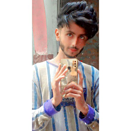 چھاؤں دیتـے هیں جو صحـــرا میں کسی کو
دل میــــرا ایســے درختوں کو ، ولی کہتا هے..!!!🔥🥀