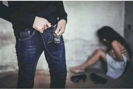باپ کے ہاتھ تھک گئے کما کر بیٹی کو کپڑے پہنانے میں 
اور بیٹی کے کپڑے اتر گئے یار کو منانے میں
😔🙏🏻