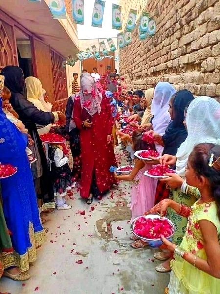 تم جو کہتے ہو دیکھ لی دنیا تم نے کبھی دیکھا ہے ہنستے ہوئے مجھے