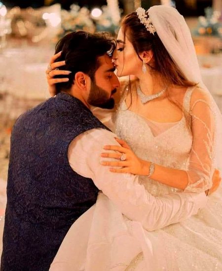 کبھی کبھی دل کے سکون کے لئے سارا جہان .نہیں ، 
صرف وہ انسان کافی ہوتا ہے جس سے محبّت ہو💔Unzii🥀