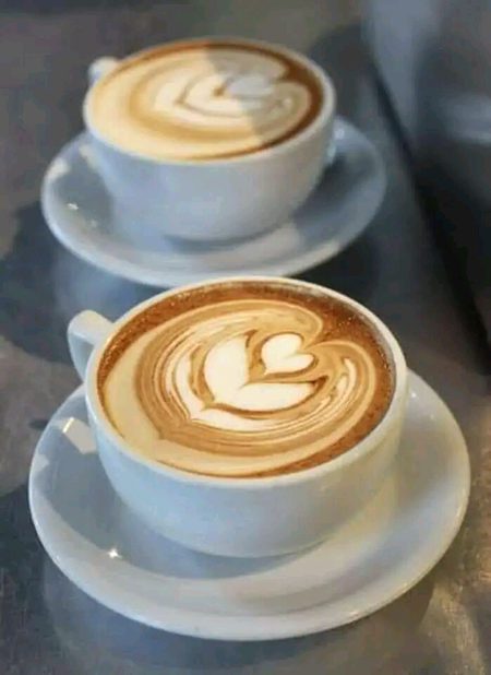 تُمہاری چُپ اور ہمارا لہجہ...
کبھی ملیں گے تو بات ہوگی...!!
تمہارے پیسے اور میری چائے…!!
کبھی پلاو گے تو بات ہو گی…!!MorninG jumma MobRik