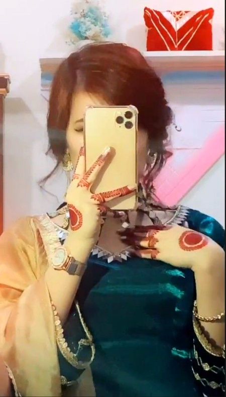 ڈھیــروں حسیـــن ہــوں گـــی تیــرے شہـــر میـــں_____☆✌
مگــر مجــھ جیســـی "ہیـــر" کـــوئـــی ایـک تــو دکھـــا____☆🔥👀👑