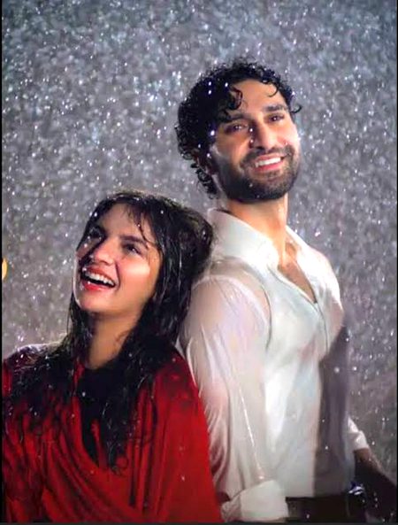 Rim jhim rim jhim baras rahi hai,
Yaad tumhaari qatraa qatraa ⛈️