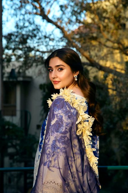 ..واسطہ حسن سے کیا، شدتِ جذبات سے کیا 
عشق کو تیرے قبیلے یا میری ذات سے کیا.
مری مصروف طبعیت بھی کہاں روک سکی..
وہ تو یاد آتا ہے اس کو مرے دن رات سے کیا💔Unzii🥀