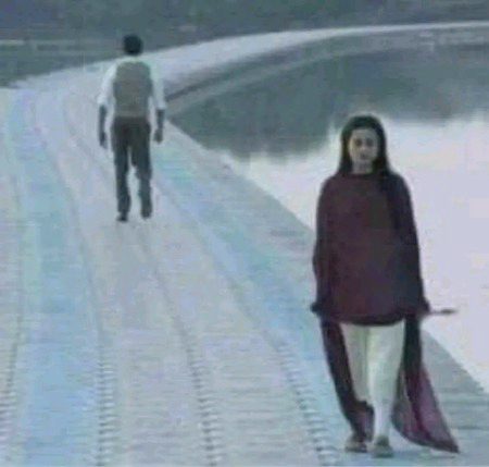 اس کی سب باتیں سُن کر جب احساس ہوا کہ اس کو جانا ھی ھے ۔۔۔۔۔۔ تو ھنس پڑا ۔۔۔۔۔۔ اب کیا کرتا ۔۔۔۔۔۔ مرا نہیں گیا مجھ سے ۔۔۔۔۔۔!!!