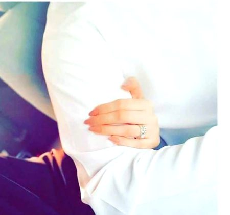 ۔۔۔میں انتظار میں ہوں ۔۔۔
وہ محرم بن کر میرے سامنے ہو۔😊😊💖۔
اور مجھ سے اظہار محبت کرے۔۔❤❤۔
مجھے وقتی محبت نہیں چائیے۔۔۔۔۔۔💝💝۔
مجھے دونوں جہانوں میں اس کا ساتھ چاہئیے۔۔۔۔۔🥰🥰🤲😊☺️💖💝❤💗💗💍💍