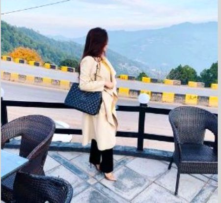 اختلاف ھے تو اختلاف رھنے دو
پیار کو کب کہاں کیسے فرق پڑتا ھے
میں چپ ھوں تو مجھ کو چپ رھنے دو
بات کرنے سے میرا دردِ سَر بڑھتا ھے
🔥
