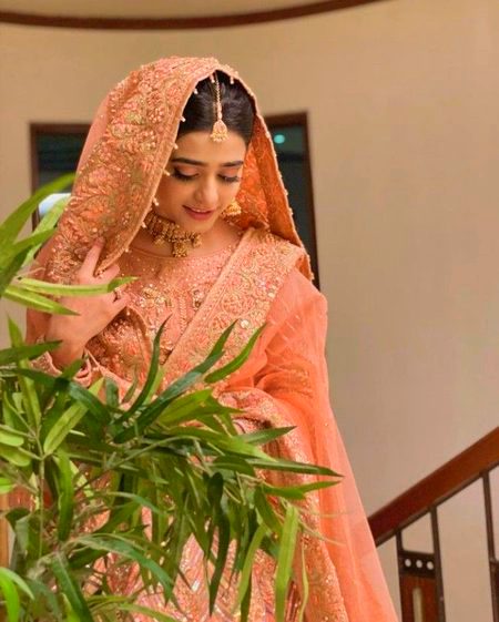 وہ سمجھتا ہے کہ ہر شخص بدل جاتا ہے🥀 
اسے لگتا ہے زمانہ اس کے جیسا ہے🔥 Mahii 💔