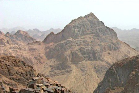 چلو کہ طُور پہ جا کے قصے تمام کر آئیں
یہ بات بات پہ مُفتی سے کیا رجوع  کرنا ......!!!